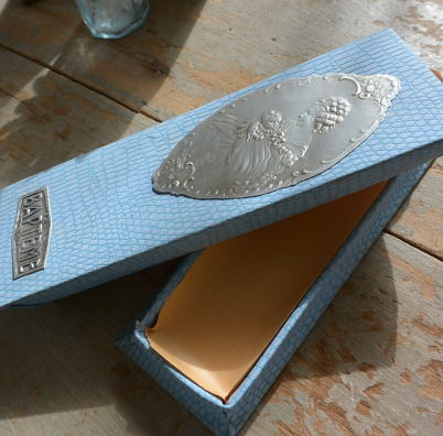 E-695　フランスアンティークボックス　バテムの菓子箱　水色