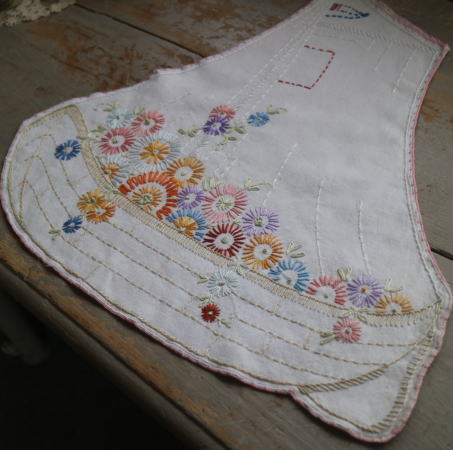 【日本発送】E-777　イギリスアンティークリネン小物入れ　手刺繍リネンウォールポケット