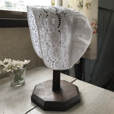 E-821 フランスアンティークドール/ベビーハット/ボネ　カットワーク手刺繍コットン