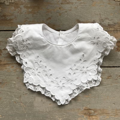 E-853 フランスアンティークドール/ベビースタイ/ベビービブ　カットワーク手刺繍コットン＆レース