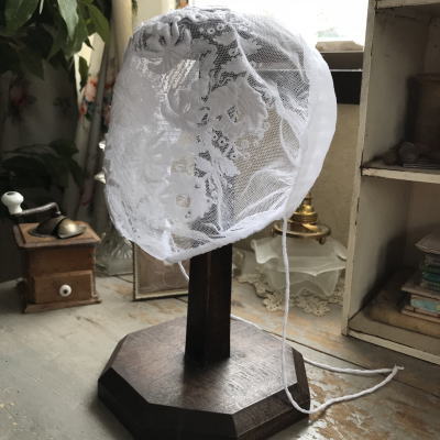 E-882　フランスアンティークドール/ベビーハット/ボネ　手刺繍アップリケ＆コットンチュールレース