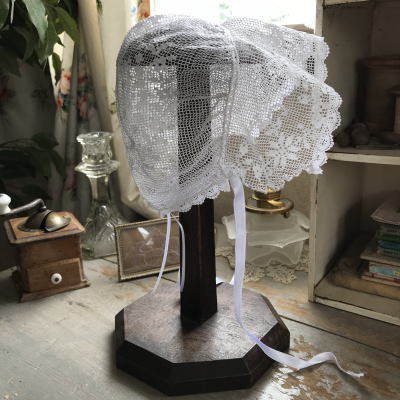 【日本発送】E-883　フランスアンティークドール/ベビーハット/ボネ　リネンフィレレース