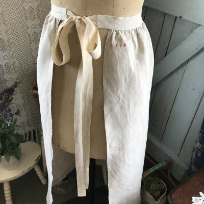 E-885　フランスアンティークリネンエプロン/タブリエ　手刺繍クロスステッチ＆リネン 86cm