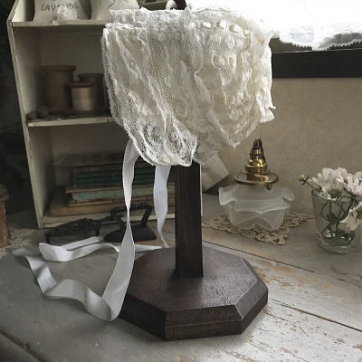 E-905　フランスアンティークドール/ベビーハット/ボネ　コットンレース＆シルクリボン