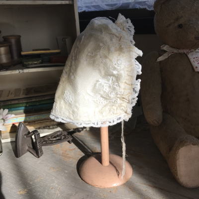 E-934 フランスアンティークドール/ベビーハット/ボネ　コットンチュールレース