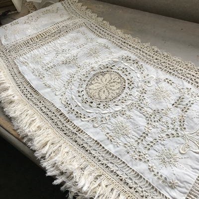 E-944 フランスアンティークランプシェードカバー　フリンジ付カットワーク手刺繍リネン＆フィレレース＆ボビンレース