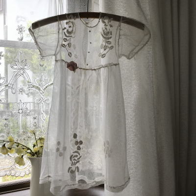 E-971 フランスアンティークベビードレス/ドールドレス　手刺繍コットンチュールレース＆シルクリボン 50cm