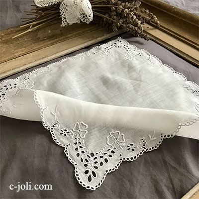 【パリ発送】E1008 フランスアンティーク刺繍ハンカチ　カットワーク手刺繍リネンローンハンカチ 27x27cm