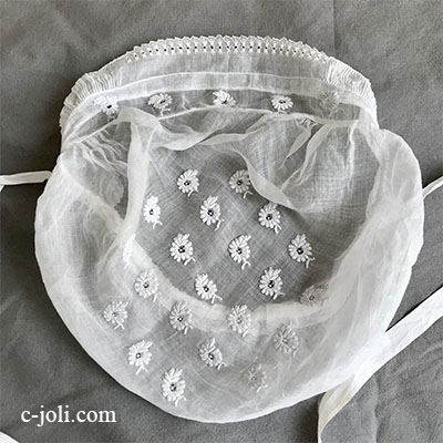 【パリ発送】E1013 フランスアンティーク手刺繍チャイルドボネ/ベビーボネ　ホワイトワーク麻ローン＆レースチャイルドハット/ベビーハット/ベビー帽子