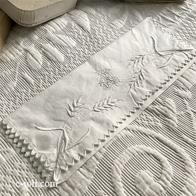 【パリ発送】E1018 フランスアンティークリネンテーブルナプキンケース　ホワイトワーク手刺繍リネンケース 23x9.5cm