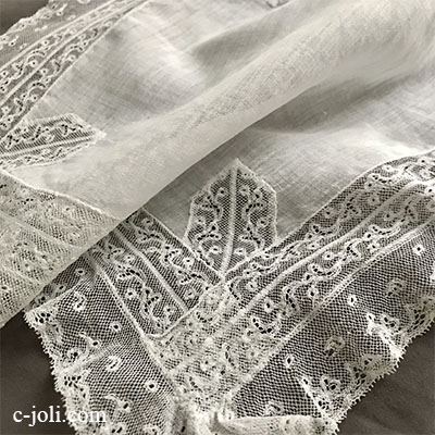 【パリ発送】E1028 フランスアンティークレース＆刺繍ローンハンカチ　手刺繍リネンローン＆チュールレースハンカチ 29x29cm