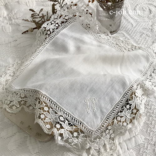 【パリ発送】E1044 フランスアンティークレース＆刺繍ハンカチ　手刺繍リネン＆ボビンレースハンカチ 33x32cm