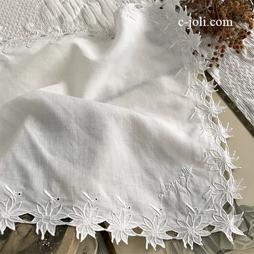 【パリ発送】E1056 フランスアンティークリネンハンカチ　カットワーク手刺繍リネンハンカチ 33x30cm