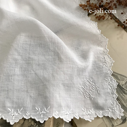 【パリ発送】E1058 フランスアンティークリネンハンカチ　手刺繍モノグラムハンカチ 35x33cm