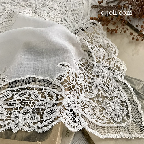 【パリ発送】E1063 フランスアンティークレース＆コットンハンカチ　バテンレース＆チュールレース＆綿ローンハンカチ 34x33cm