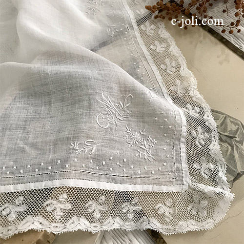 【パリ発送】E1066 フランスアンティークマリアージュハンカチ　手刺繍ホワイトワーク綿ローン＆ヴァランシエンヌレースハンカチ 36x36cm