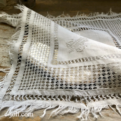 E1120 フランスアンティークブライダルハンカチ/マリアージュ　手刺繍モノグラム麻ローン＆ドロンワーク花嫁ハンカチ 40x38cm