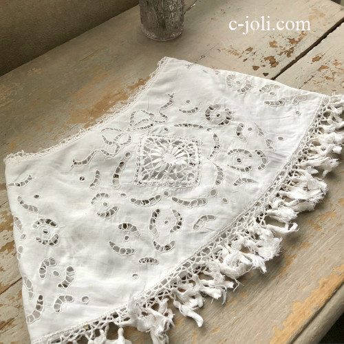 E1138 フランスアンティークランプシェードカバー　フリンジ付カットワーク手刺繍コットン＆ボビンレース