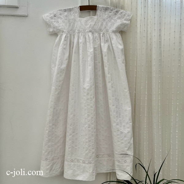 【パリ発送】E1187 フランスアンティークベビードレス/ドールドレス　マシーン刺繍コットン 72cm