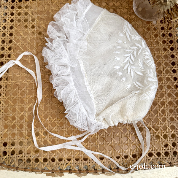 【パリ発送】E1217  フランスアンティークベビーハット/ベビー帽子/ベビーボネ/チャイルドハット　ホワイトワーク手刺繍綿ローン＆レース