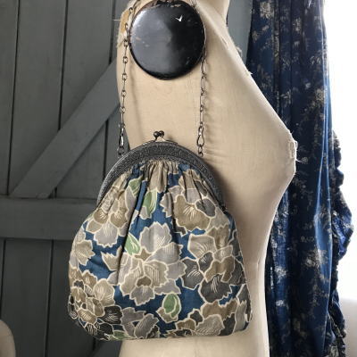 F-074　フランスアンティークバッグ/パーティバッグ　エンボスピューター口金＆ファブリック 20x23cm