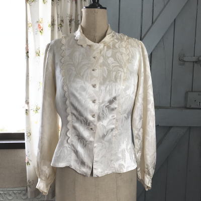 G-235　フランスアンティークブラウス　オフホワイトシルク＆パールボタン
