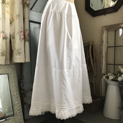 G-263　フランスアンティークスカート/ペチコート　カットワーク手刺繍コットンペチスカート 87cm