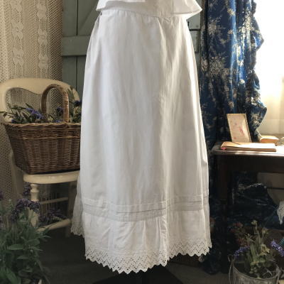 G-283 フランスアンティークスカート/ペチコート　カットワーク刺繍コットンスカート 88cm