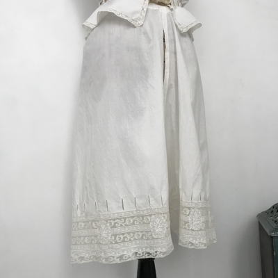 【日本発送】G-293 フランスアンティークドロワーズ/ペチパンツ　ヴァランシエンヌレース＆手刺繍コットンドロワーズ 63cm