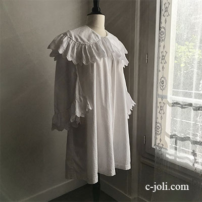 【パリ発送】G-313 フランスアンティークレース＆コットン司祭服/チャーチガウン　19世紀ダマスク織コットン＆ホワイトワーク手刺繍フリル 87cm