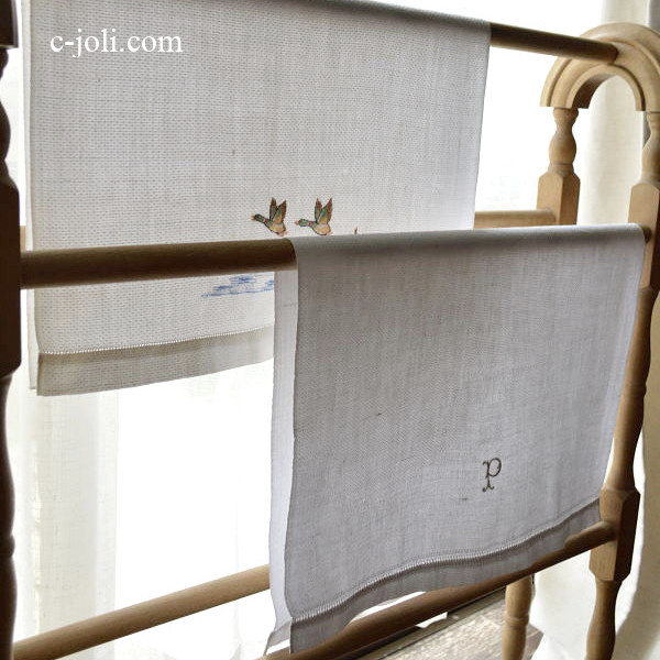 【日本発送】K-413　イギリスアンティークリネンタオル2枚　ダマスク織リネン手刺繍ゲストタオル