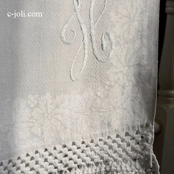 【日本発送】K-560　イギリスアンティークリネンゲストタオル　手刺繍ダマスク織リネン＆クロシェレース 1m02