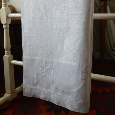 【日本発送】K-683　イギリスアンティークリネンゲストタオル/ハンドタオル　マシーン刺繍リネン 110cm