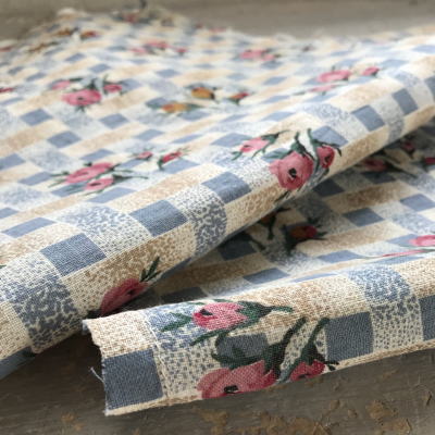 【日本発送】K-733　フランスアンティーク布/アンティークファブリック/はぎれ　ローズ柄リネンファブリック 2枚