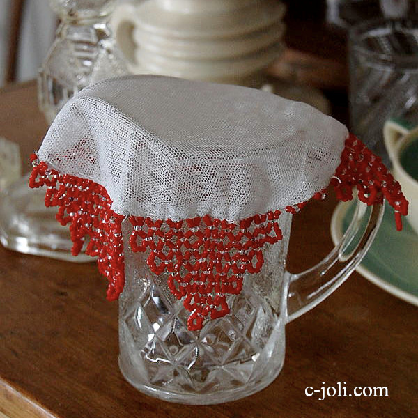 【日本発送】L-258　英国アンティーク　ガラスビーズ&コットンレース　ジャグカバー