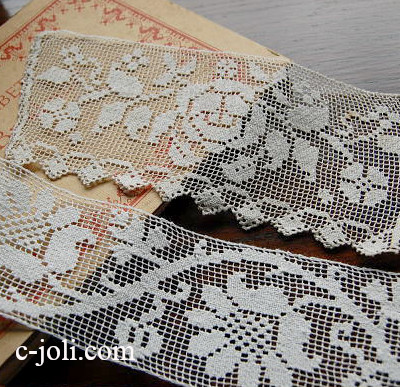 【日本発送】L-733　フランスアンティークレース　ハンドワークリネンフィレレース　テープレース+ローズ柄レースモチーフ
