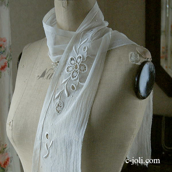 【日本発送】L-851  フランスアンティークレース　手刺繍コットンチュールレース 1m20