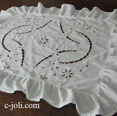 【日本発送】L-859　フランスアンティークコットンクロス　カットワーク手刺繍コットンプラムブランケット