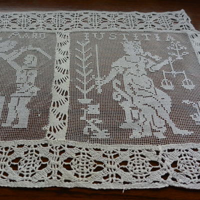 L1740 フランスアンティークレースクロス 19世紀フィレレース 44x30cm