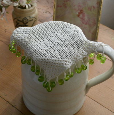 L1821　イギリスアンティークレースジャグカバー　ガラスビーズ＆コットンクロシェレース