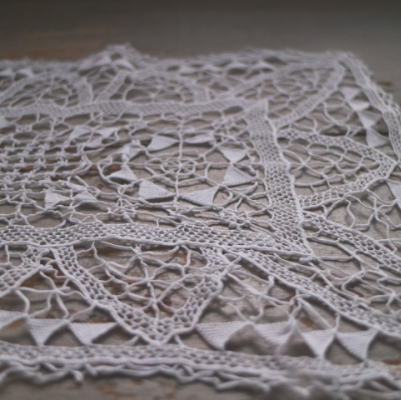L2177　フランスアンティークレースクロス　ニードルポイントリネンレース 43x25cm