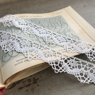 L2234　フランスアンティークレーストリム/テープレース/ボーダーレース　コットンボビンレース 3m単位