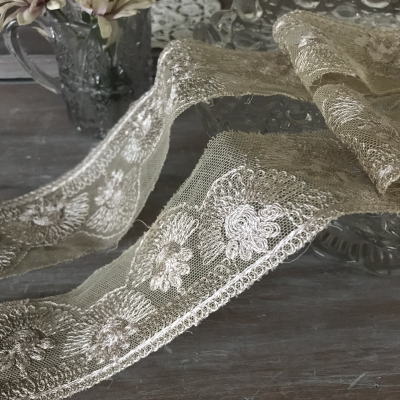 【日本発送】L2344　フランスアンティークレーストリム/テープレース/ボーダーレース　Calaisチュール刺繍レース 3m05