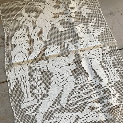 【日本発送】L2384 フランスアンティークレースクロス　天使柄ハンドワークリネンフィレレース　オフホワイト　23x32cm