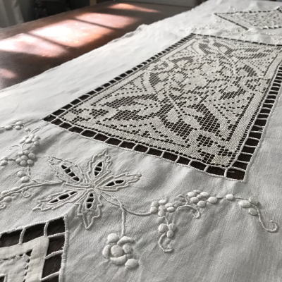 L2396 フランスアンティークリネンクロス/テーブルランナー　カットワーク手刺繍リネン＆ハンドワークフィレレース  2m03