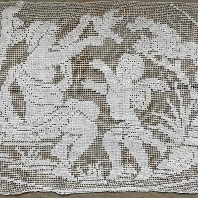 L2442 フランスアンティークレースパーツ　天使柄ハンドワークリネンフィレレース 45x27cm