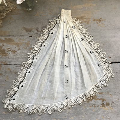 L2464 フランスアンティークレースつけ襟/レースジャボ（胸元飾り）　ケミカルレース＆手刺繍コットンローン