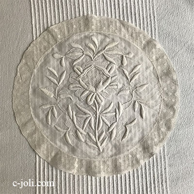 【パリ発送】L2486 フランスアンティーク手刺繍&レースドイリー　ホワイトワーク綿ローン&ヴァランシエンヌレース 24cm