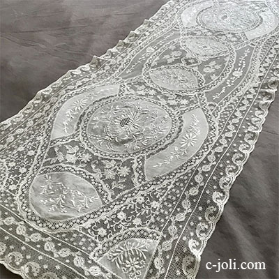 【パリ発送】L2553 フランスアンティークノルマンディーレースランナー　ホワイトワーク手刺繍コットンローン&ヴァランシエンヌレース 120x44cm
