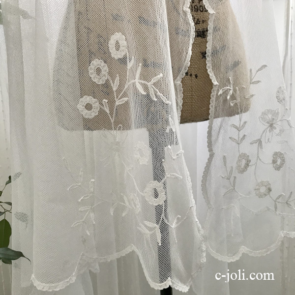 【パリ発送】L2562 フランスアンティークレースベール/マリアベール/ウェディングベール マシーン刺繍コットンチュール 209x164cm  逆三角形